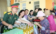 Gia Dinh Regiment organizes “Zero-VND Stall” to strengthen military-civilian bonds